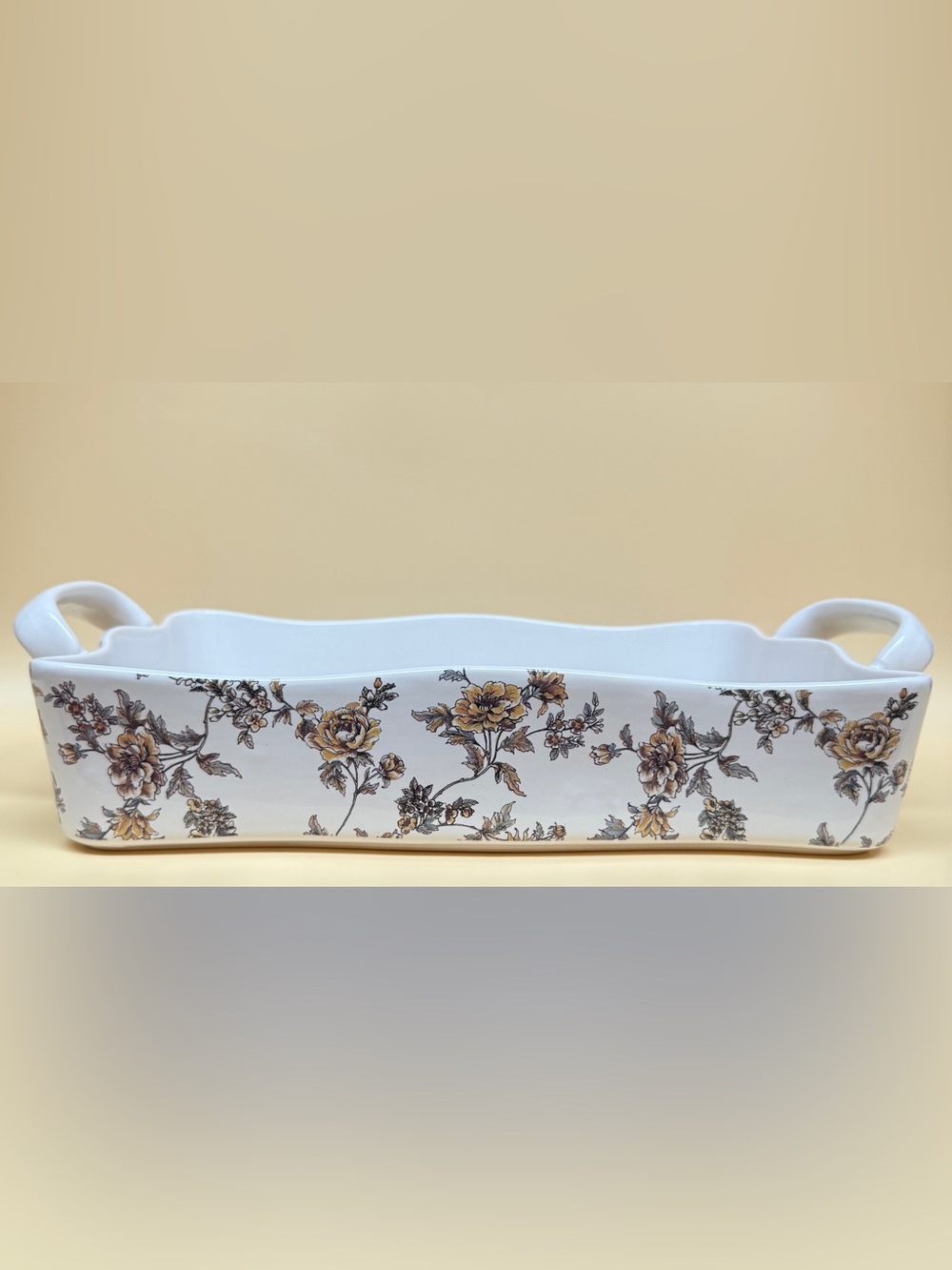 Sur La Table White Stoneware Scalloped Serving/ Baking Dish